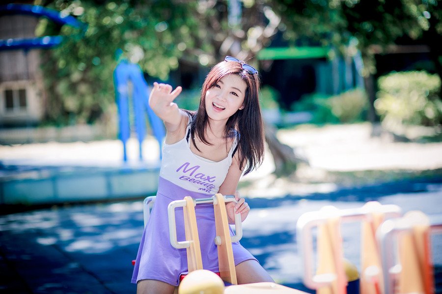 友谊是美酒，年份越久越醇香浓厚；友谊是焰火，在高处绽放才愈是美丽；友谊是鲜花，送之于人手有余香。